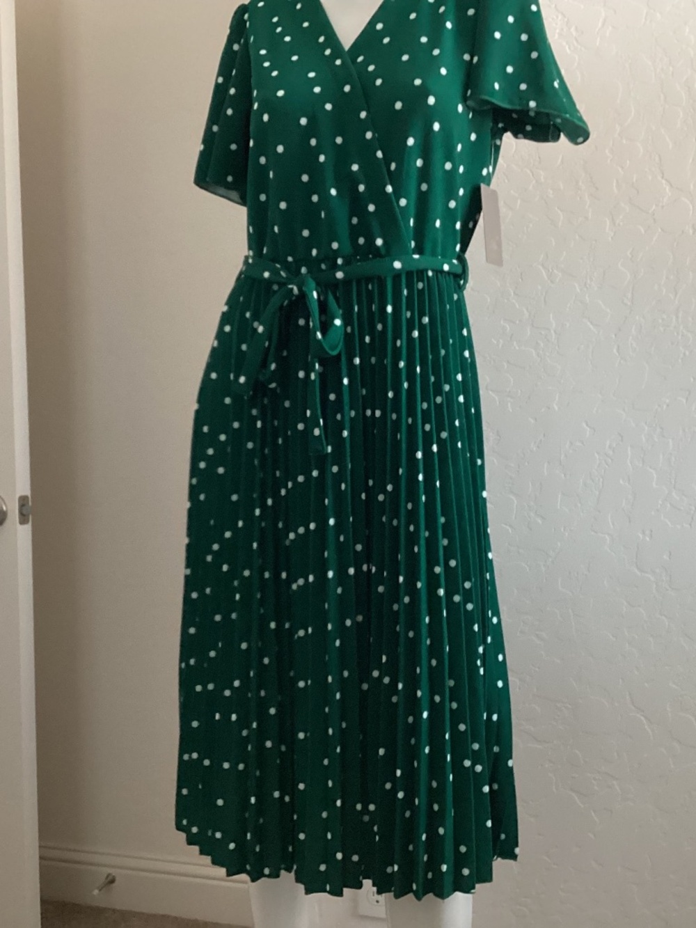 Lark & Grey, NEW WITH TAGS, size M, emerald green with white dots, pleated skirt